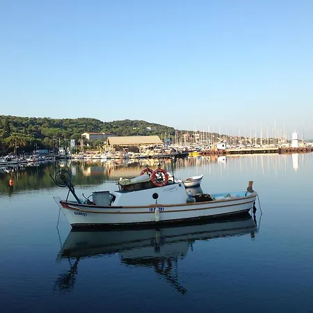 마카롱 코나기, 아이발릭 Ayvalı